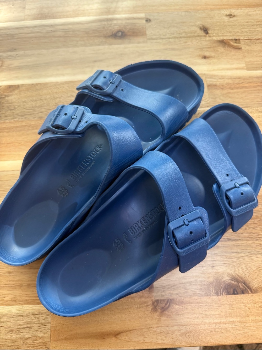Men’s Birkenstock Arizona foam sandals